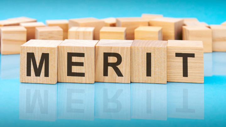 マウスピース矯正で歯を削るメリットを説明するイメージ